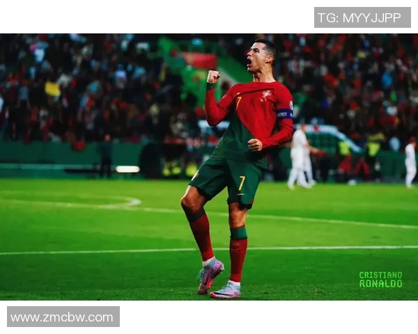 C罗引领足球场外时尚潮流穿搭技巧解析